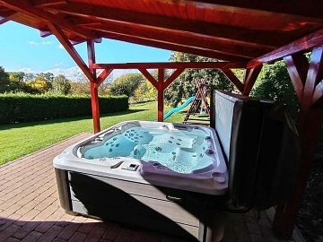 Wellness chalupa a baz�n - ��astn� zem� - �esk� r�j