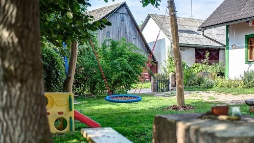 Chalupa pro dti - sauna a koupac sud - hrad Pecka