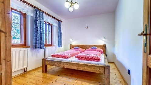 Chaloupka pod Krakonošovem - u hradu Pecka