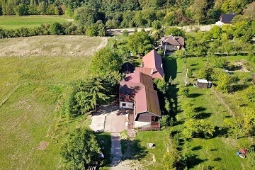 Chata a stany - Ch�ibsk� lesy - hrad Buchlov