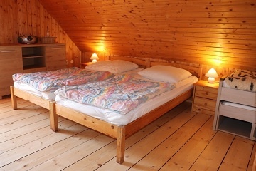 Rouben� chalupa s baz�nem Krkono�e - �ern� hora