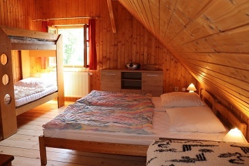 Rouben� chalupa s baz�nem Krkono�e - �ern� hora