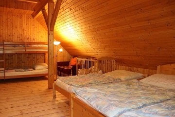 Rouben� chalupa s baz�nem Krkono�e - �ern� hora