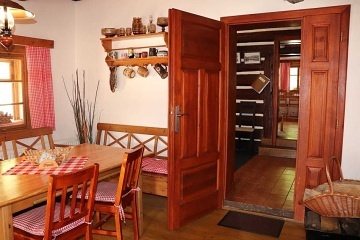 Rouben� chalupa s baz�nem Krkono�e - �ern� hora