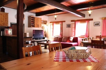 Rouben� chalupa s baz�nem Krkono�e - �ern� hora