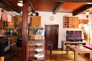 Rouben� chalupa s baz�nem Krkono�e - �ern� hora