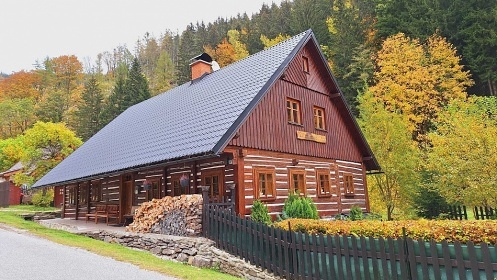 Roubená chalupa s bazénem - Krkonoše - Černý Důl