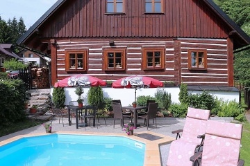 Rouben� chalupa s baz�nem Krkono�e - �ern� hora