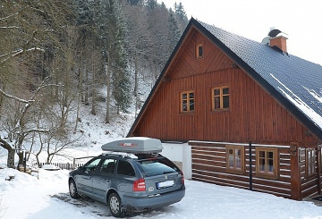 Rouben� chalupa s baz�nem Krkono�e - �ern� hora