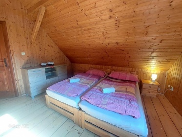 Roubenka s baz�nem - �ern� hora - Jansk� L�zn�