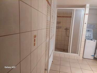 Roubenka s baz�nem - �ern� hora - Jansk� L�zn�