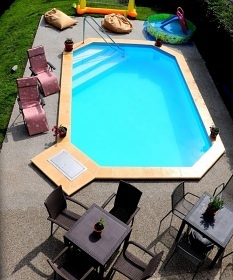 Rouben� chalupa s baz�nem Krkono�e - �ern� hora