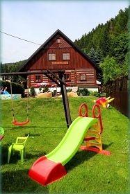 Rouben� chalupa s baz�nem Krkono�e - �ern� hora