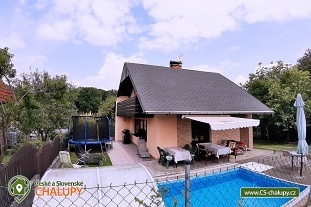 Nov� objekt: Chata Blan�k s baz�nem - z�mek Konopi�t� 1C-005