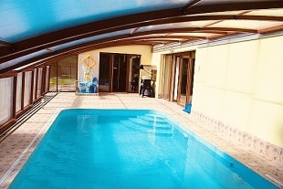 Wellness chalupa a baz�n - hrad Lipnice nad S�zavou