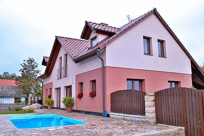 Chalupa s baz�nem - �esk� r�j - L�zn� B�lohrad