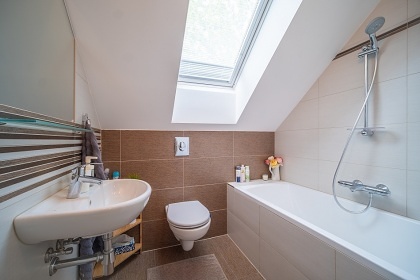 Chata u S�korsk�ho rybn�ka - CHKO Blansk� les