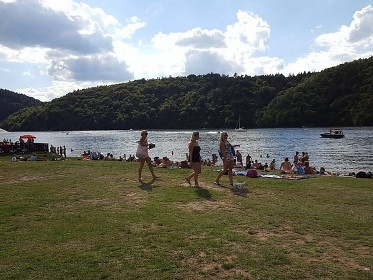 Chata u Slapsk� p�ehrady - z�mek Konopi�t�