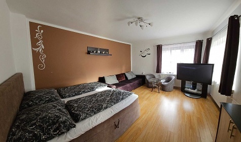 Chalupa Dolní Lomná - apartmány s bazénem