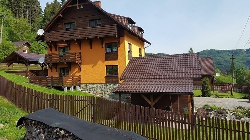 Chalupa Dolní Lomná - apartmány s bazénem
