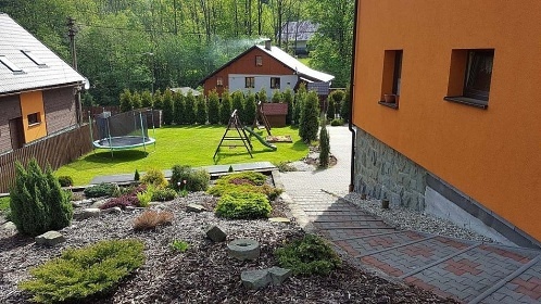 Chalupa Dolní Lomná - apartmány s bazénem