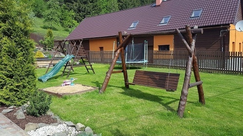 Chalupa Dolní Lomná - apartmány s bazénem