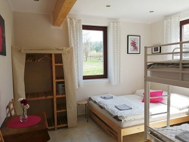 Chalupa s baz�nem �esk� r�j - Kloko�sk� sk�ly