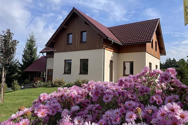 Chalupa s baz�nem �esk� r�j - Kloko�sk� sk�ly