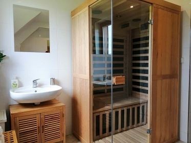 Chalupa s baz�nem �esk� r�j - Kloko�sk� sk�ly