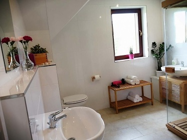 Chalupa s baz�nem �esk� r�j - Kloko�sk� sk�ly