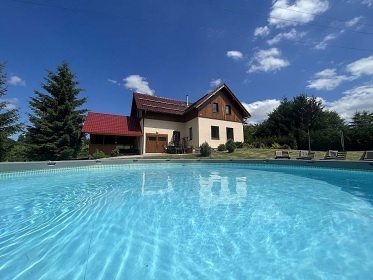 Chalupa s baz�nem �esk� r�j - Kloko�sk� sk�ly