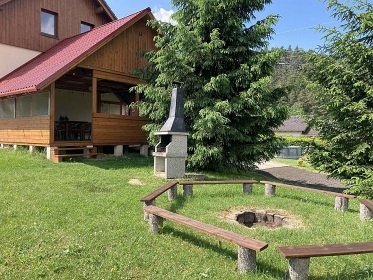 Chalupa s baz�nem �esk� r�j - Kloko�sk� sk�ly