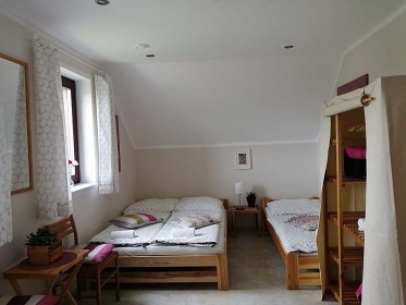 Chalupa s baz�nem �esk� r�j - Kloko�sk� sk�ly