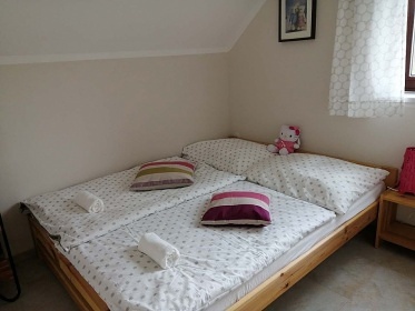 Chalupa s baz�nem �esk� r�j - Kloko�sk� sk�ly