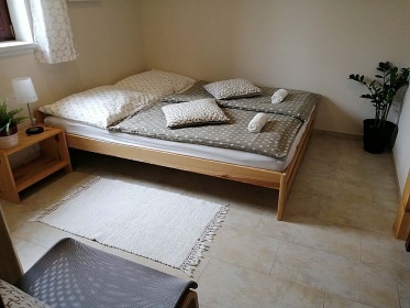 Chalupa s baz�nem �esk� r�j - Kloko�sk� sk�ly