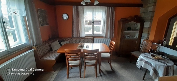 Roubenka vnit�n� baz�n a sauna - Zdobnice