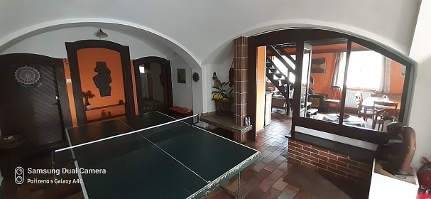 Roubenka vnit�n� baz�n a sauna - Zdobnice