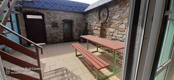 Roubenka vnit�n� baz�n a sauna - Zdobnice