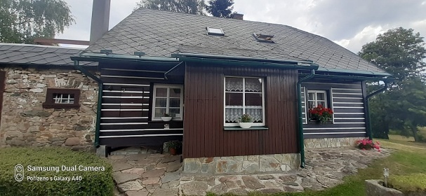 Roubenka vnit�n� baz�n a sauna - Zdobnice