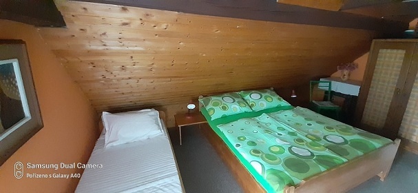 Roubenka vnit�n� baz�n a sauna - Zdobnice