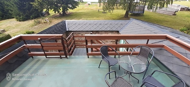 Roubenka vnit�n� baz�n a sauna - Zdobnice