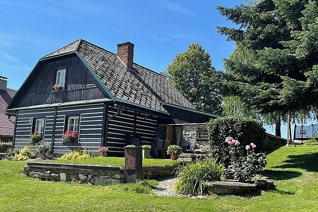 Roubenka vnit�n� baz�n a sauna - Zdobnice