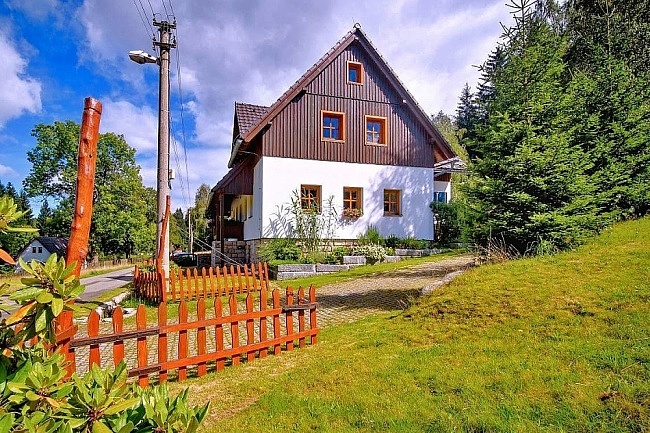 Chalupa a v��ivka - klid a v�hled na Jizersk� hory