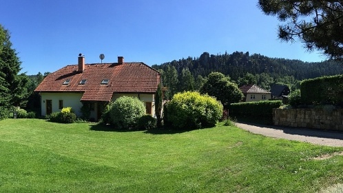 Chalupa u skaln�ho m�sta - CHKO Broumovsko