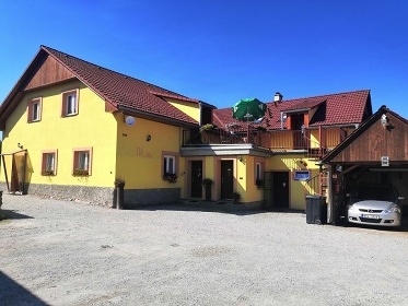 Chalupa Dajan s bazénem - apartmány Strmilov