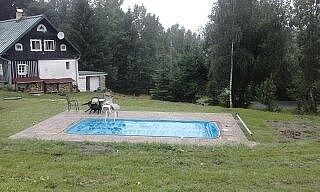Chalupa s baz�nem - Jizersk� hory a Krkono�e