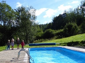 Chalupa s baz�nem - Jizersk� hory a Krkono�e