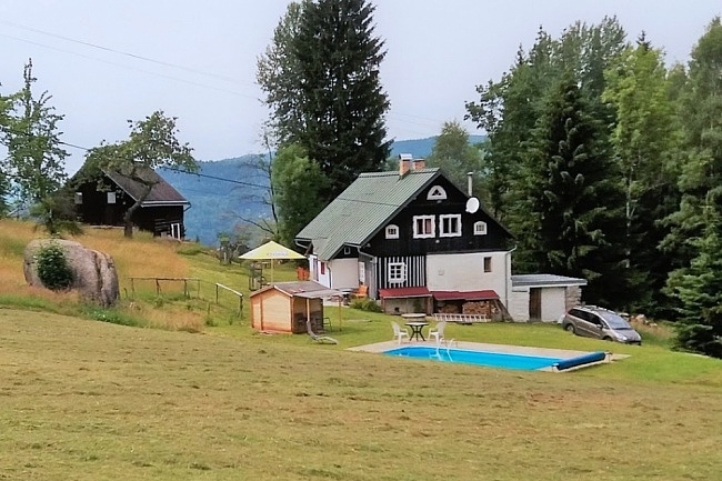 Chalupa s baz�nem - Jizersk� hory a Krkono�e