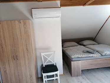 Chalupa u Holansk�ch rybn�k� - M�ch�v kraj