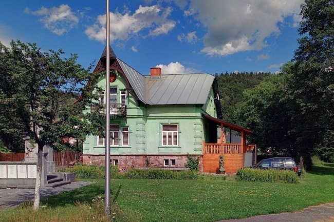 Chalupa s baz�nem - �ern� hora - Krkono�e